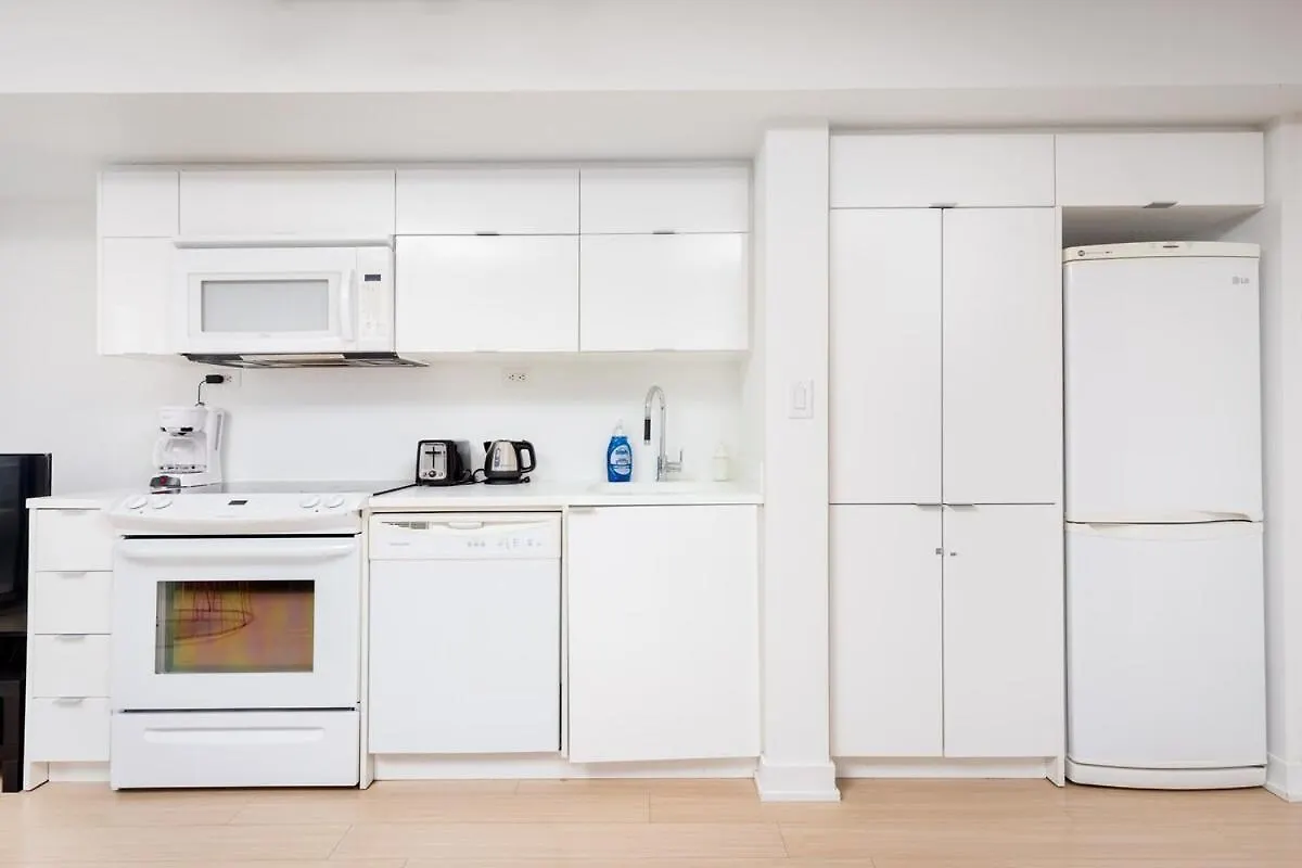 Perfectly Downtown With Free Parking Apartment Toronto
