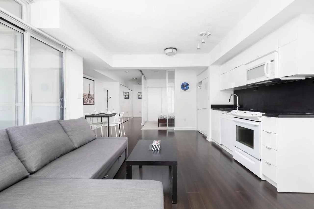 Perfectly Downtown With Free Parking Apartment Toronto