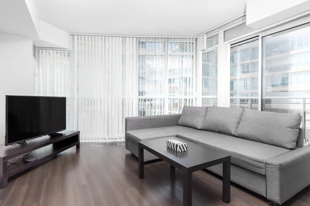 Perfectly Downtown With Free Parking Apartment Toronto