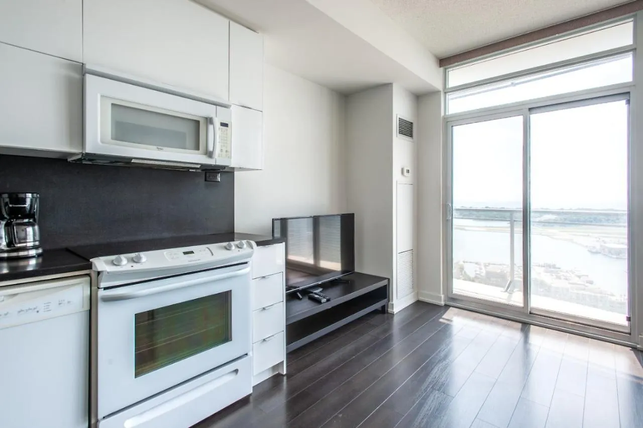 Perfectly Downtown With Free Parking Apartment Toronto