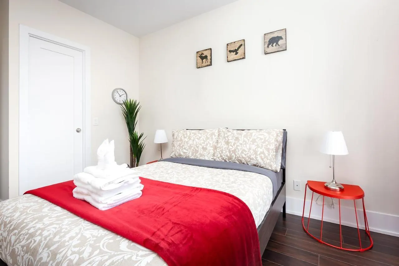 Perfectly Downtown With Free Parking Apartment Toronto