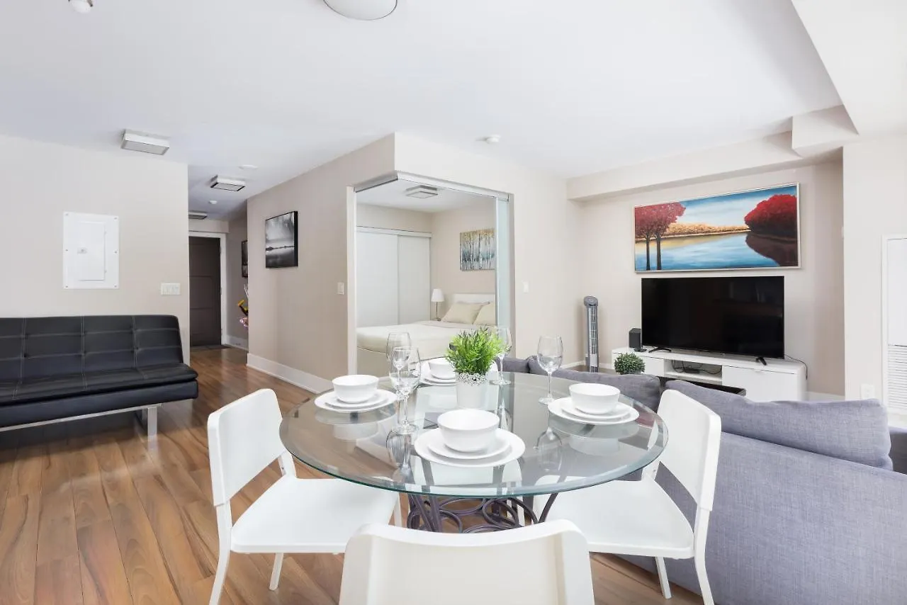 Perfectly Downtown With Free Parking Apartment Toronto