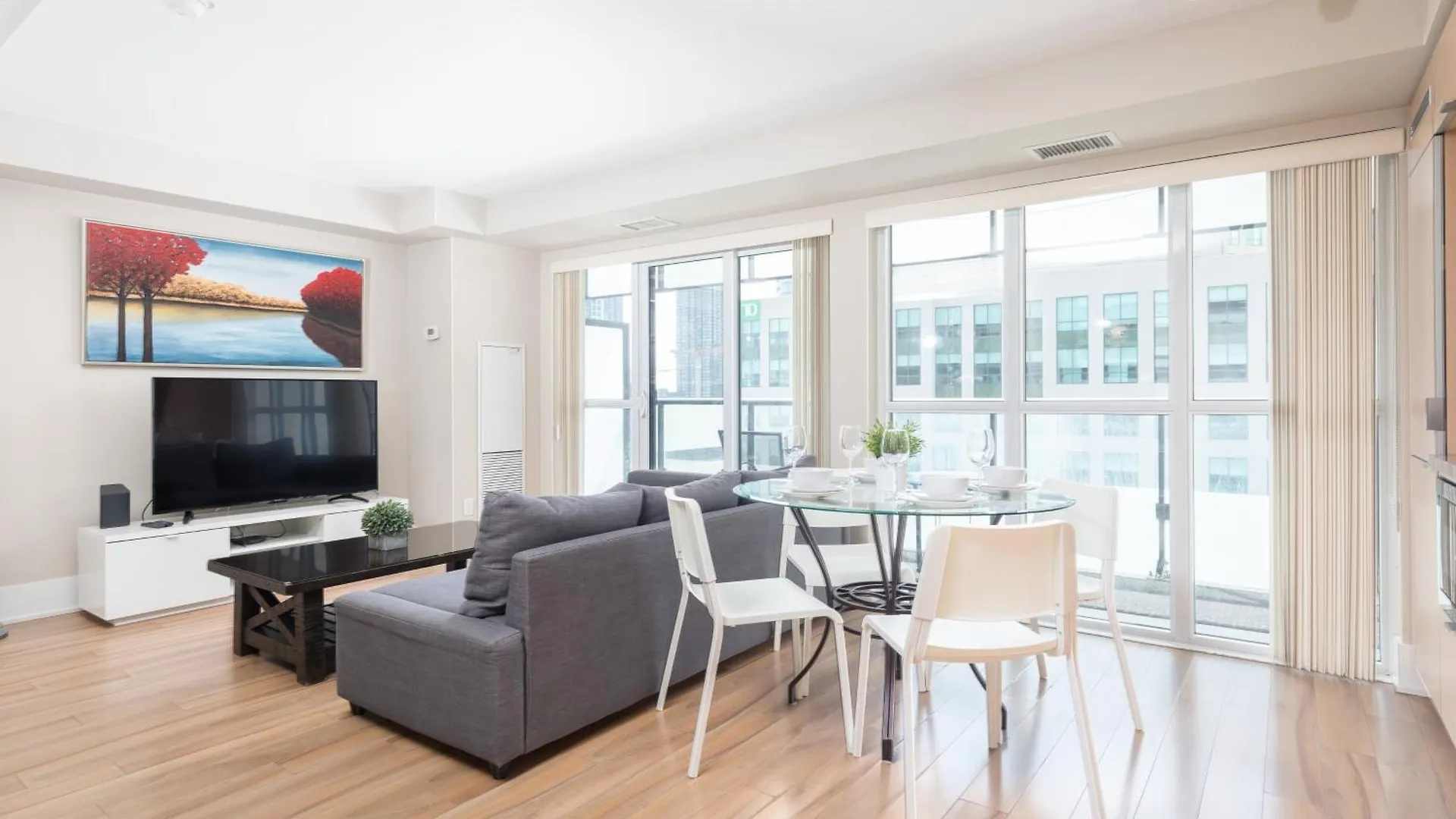 Perfectly Downtown With Free Parking Apartment Toronto 0*,  Canada