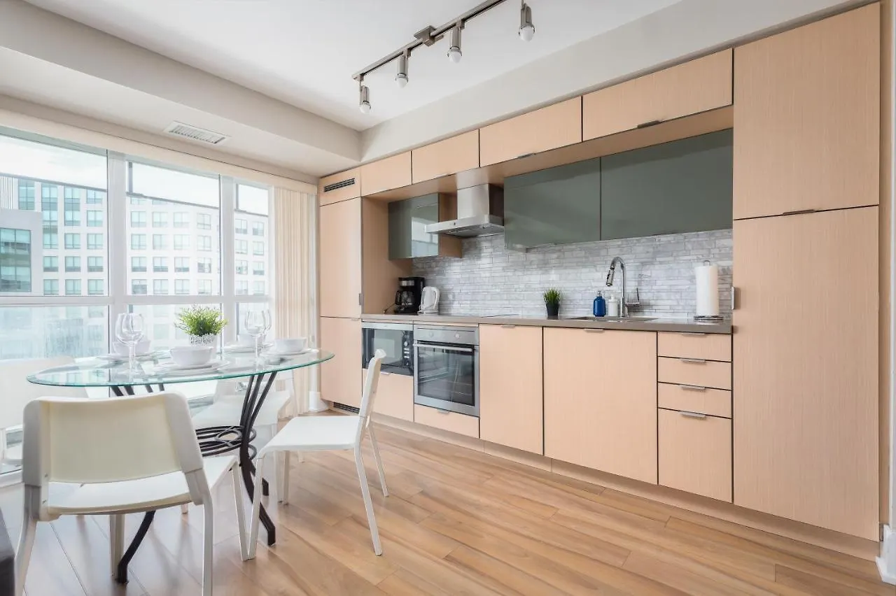 Perfectly Downtown With Free Parking Apartment Toronto