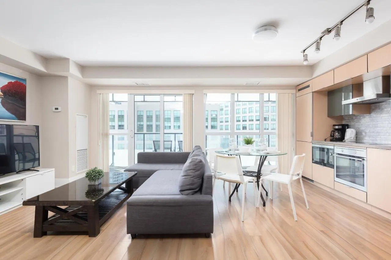 Perfectly Downtown With Free Parking Apartment Toronto