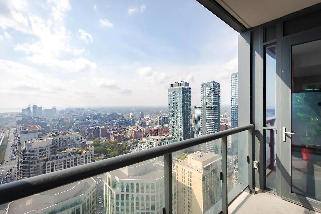 Perfectly Downtown With Free Parking Apartment Toronto