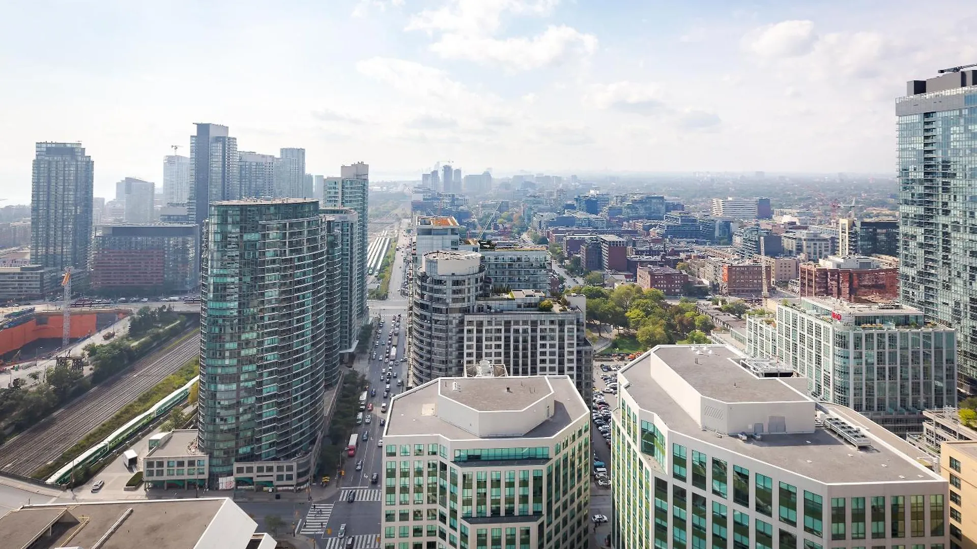 Perfectly Downtown With Free Parking Apartment Toronto