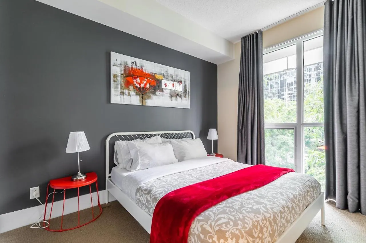 Perfectly Downtown With Free Parking Apartment Toronto
