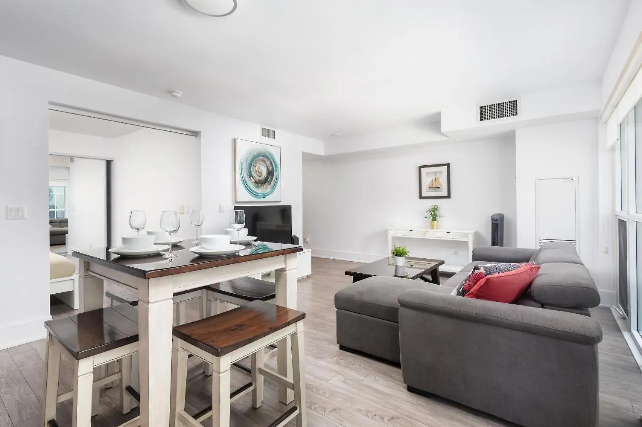 Perfectly Downtown With Free Parking Apartment Toronto