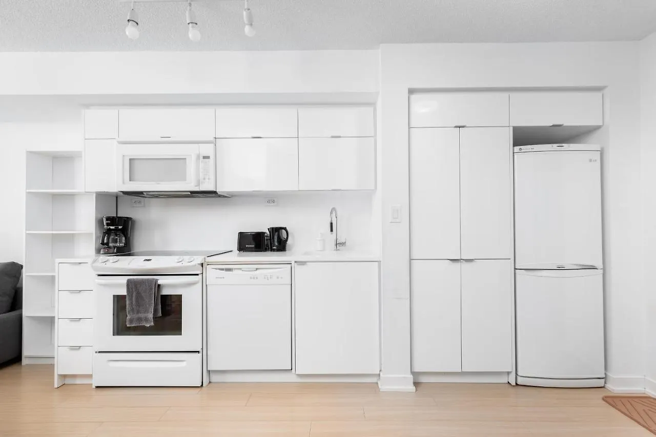 Perfectly Downtown With Free Parking Apartment Toronto