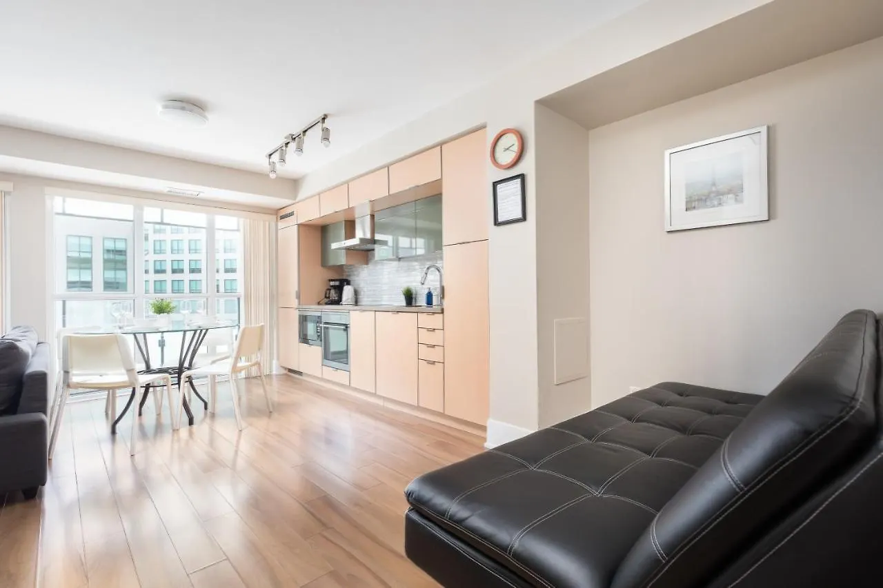 Perfectly Downtown With Free Parking Apartment Toronto