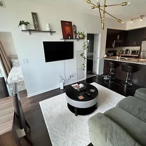  Appartement 2-bdrm And 1 Den 3 Bed With 2 Bath - Walking Distance To Scotiabank Arena, Cn Tower, Union Station, Ripleys With Free Parking